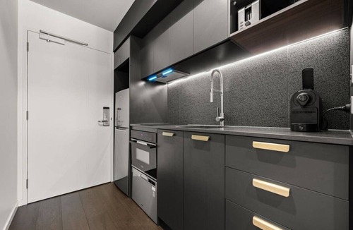 Braddon Apartment | Beautiful Studio Apt w/Haig Park Views & Parking!