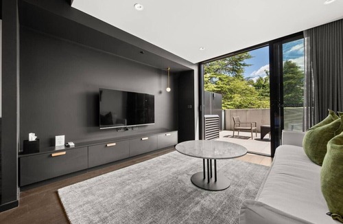 Braddon Apartment | Beautiful Studio Apt w/Haig Park Views & Parking!