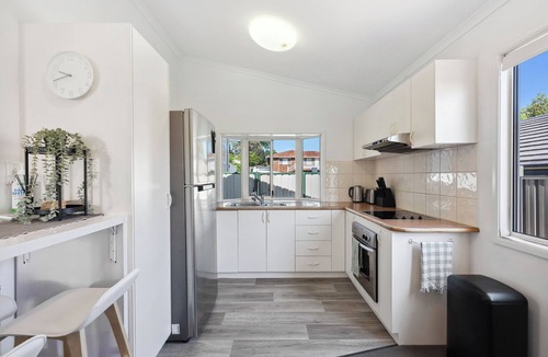 Bedford Villa | Bedford Oasis | Modern, Parking Near CBD & Airport