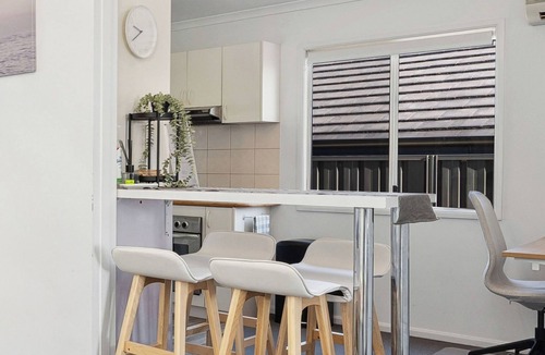 Bedford Villa | Bedford Oasis | Modern, Parking Near CBD & Airport