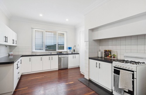 Bedford House | Bedford Pool Oasis | Comfort near CBD & Airport
