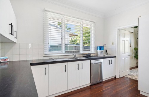 Bedford House | Bedford Pool Oasis | Comfort near CBD & Airport
