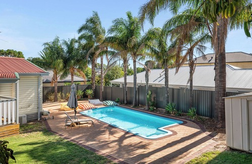 Bedford House | Bedford Pool Oasis | Comfort near CBD & Airport