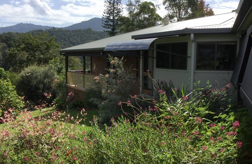 Urliup Apartment | Beechcroft-self contained 1 bedroom apartment, sleeps 4, beautiful valley views.