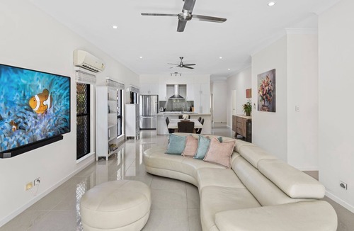 Trinity Beach House | Belle Escapes 14 Beachfront in Trinity