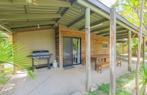 Amity Point Cabin | Belles on Ballow - Wombat Lodge
