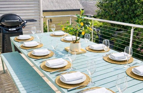 Berry House | Berry Luxury Retreat | Escarpment Views | Sleeps 10
