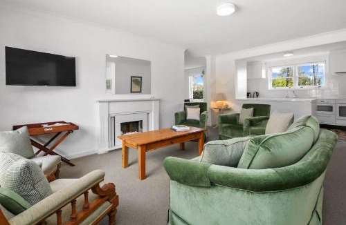 Mitcham House | Between City & Hills