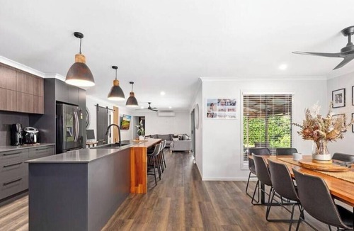 Torquay House | Between Trees and Tides