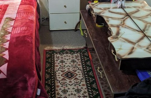 Bidwill House | BIDWILL GARDENS ON MIDDLETON - 2 Rooms A Private Room with a King-Size Bed or Open Lounge Room Floor Mattress SHARED Bathroom FREE Kitchen Essentials FREE Laundry Facilities Fast WIFI HDTV NETFLIX, YOUTUBE, KAYO Meal and Transport Services Available