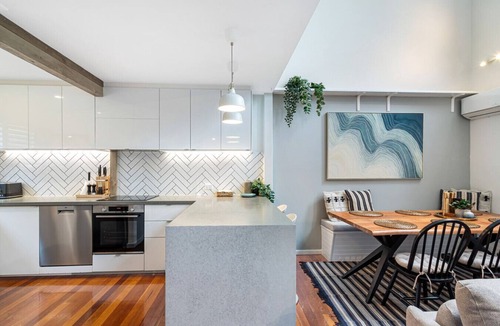 Biggera Waters Villa | Biggera Breeze Retreat