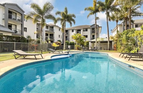 Bilinga Apartment | Bilinga Bliss - Luxury chic beachfront apartment. All Inclusive.