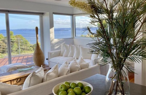 Killcare Heights House | 'Binalong House' by HolidayCo