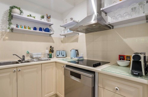 Yeronga House | BirdCall Yeronga 1Bed Couples Retreat Close to City