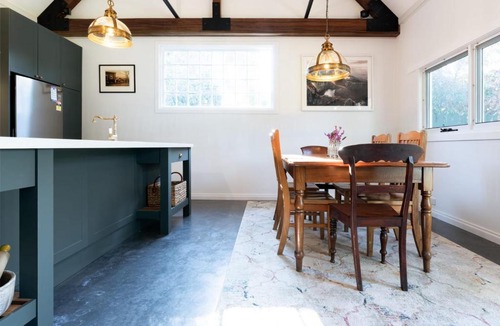Evandale Apartment | Blackwood Tree Barn Conversion with Parking & Wifi