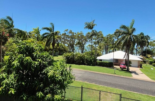 Haliday Bay House | Bliss on Blue Beach - Pet Friendly Beach house