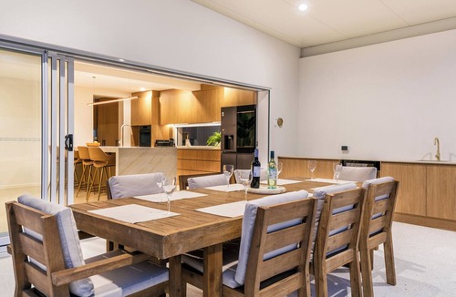 Burleigh Waters House | Bliss On The Avenue