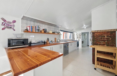 Nubeena House | Blossoms on the Bay - Nubeena