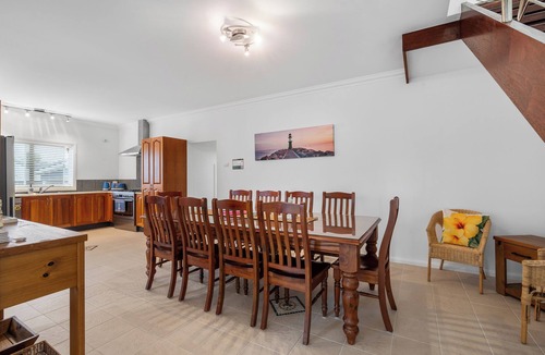 Ulladulla House | Blue Cottage – 3 Min Walk to Beach | Sleeps 11 | Pet Friendly