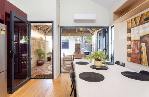Fremantle Villa | Blue Door on Douglas - Fremantle Heritage Cottage
