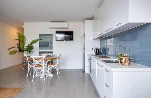 Rosebud Apartment | Blue Waters on the Beach, Rosebud - $100 OFF!* - Beautiful apartment, absolute beach frontage.