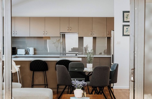 Bluff Point House | Bluff Point Coastal Townhouse - 3 Bedrooms - Sleeps 6 - Double Garage