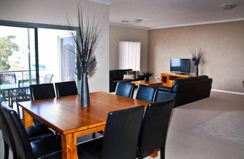 Rockingham Apartment | Boardwalk By The Beach with Free Wi-Fi