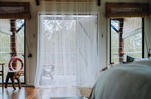 Lovedale Villa | Boathouse 4 - Hunter Valley Couples Retreat, Bathhouse 4 at Leaves and Fishes