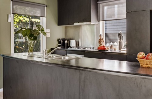 Daylesford House | Boatshed Villas by Istana - Yellow Door, villa near Lake Daylesford