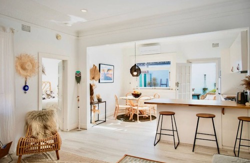 North Bondi Cottage | Bondi Surf Cottage - AC Backyard Laundry