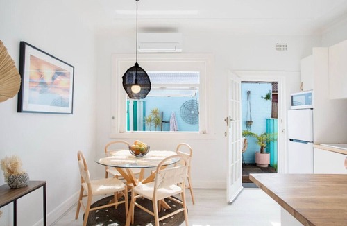 North Bondi Cottage | Bondi Surf Cottage - AC Backyard Laundry
