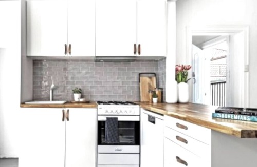 North Bondi Cottage | Bondi Surf Cottage - AC Backyard Laundry