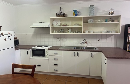 Bongaree Apartment | Bongaree Getaway, Clean Comfy, and Homely.