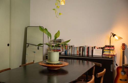 Collingwood Apartment | BONNE SOIREE ON SMITH - Architectural 2Bed Conversion with Parking