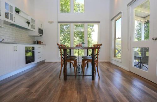 Wandiligong House | Bonnie's Cottage - Peaceful retreat