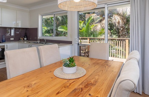 Blueys Beach House | Boo's Place - Beautiful spacious pet friendly home a short walk from Blueys Beach