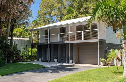 Blueys Beach House | Boo's Place - Beautiful spacious pet friendly home a short walk from Blueys Beach