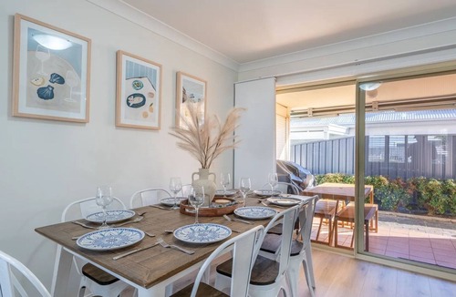 Shellharbour House | Book 4 nights, Pay for 3 - School Holidays - Message to receive offer!