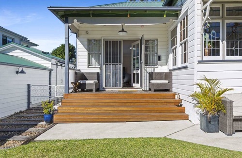 Botany House | Botany Retreat 2-Bed Granny Flat With Pool