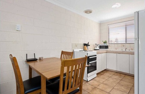 Victory Heights House | Boulder 3-bed, parking, garden. Ideal for hikers. Kalgoorlie Airport 1 km.