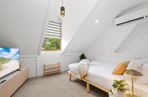 Surry Hills Apartment | Boutique Crown Loft Studio CBD AC + Smart TV