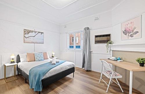 Granville House | Boutique Double Room - Centrally Located at Granville - Shared Bathroom