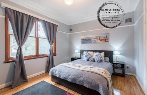 Carramar House | Boutique Double Room in Carramar - Close to Station & Shops - Shared Bathroom