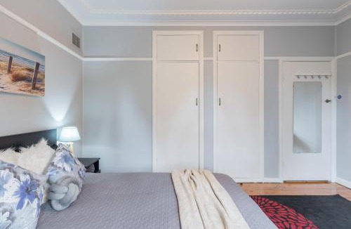 Carramar House | Boutique Double Room in Carramar - Close to Station & Shops - Shared Bathroom