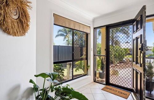 Pottsville Villa | Boutique, modern, luxe Black Rocks beauty