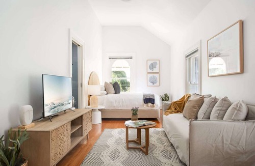 Lewisham Apartment | Boutique Studio with Balcony in Perfect Location