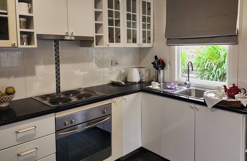 Sandy Bay House | Bowen Toft Villa- home-from-home (FIFO friendly)