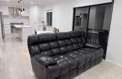 Bracken Ridge Apartment | Bracken Ridge 2BR Entire Home, Self Check-In, Parking