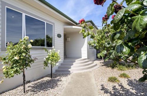 Invermay House | Bradman House CBD Launceston Invermay + Free WIFI