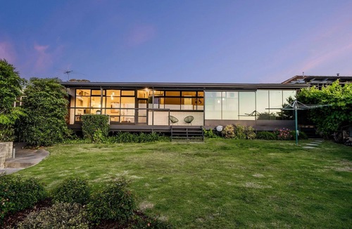 Seacombe Heights House | Braeside View a coastal haven for families/couples